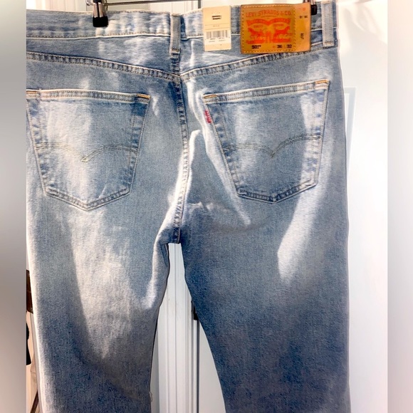 NWT Men’s button, Strength Distressed Jeans, Levis’s 501 Originals, Size 36X32 - Picture 9 of 10